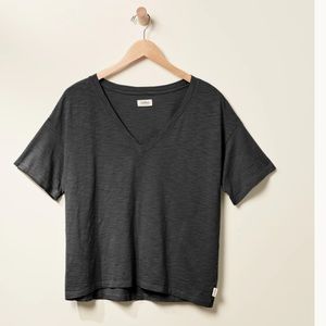 Upwest relaxed v neck tee size M